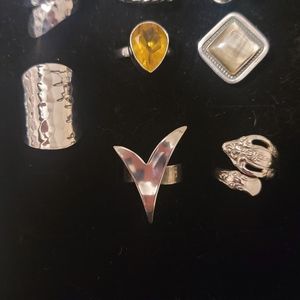 Lot of 8 sterling rings.